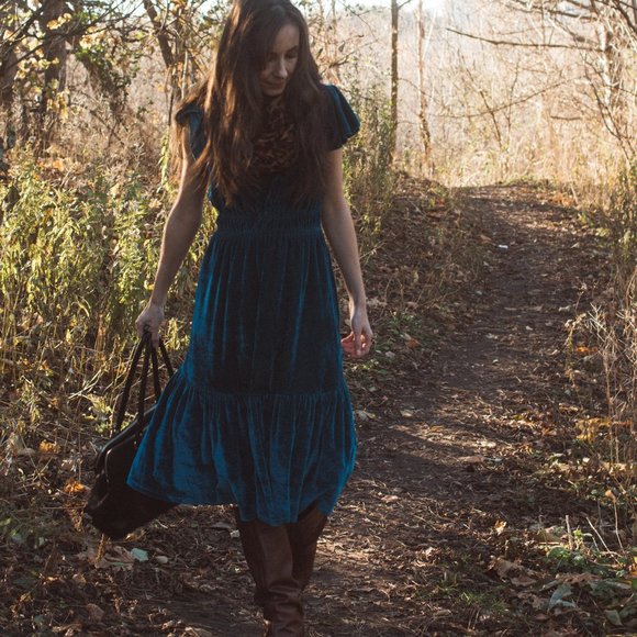 Yumi Velvet Dress - Picture 1 of 9